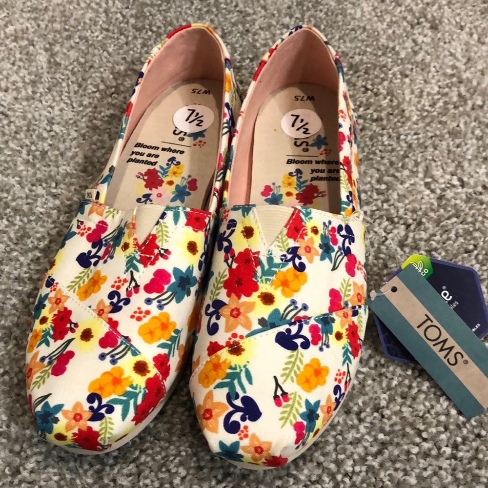 TOMS Floral Summer Slip On Shoes Size 7.5 NWT